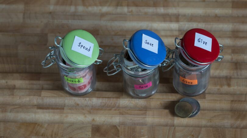 Fomentar el gasto, el ahorro y la donación.