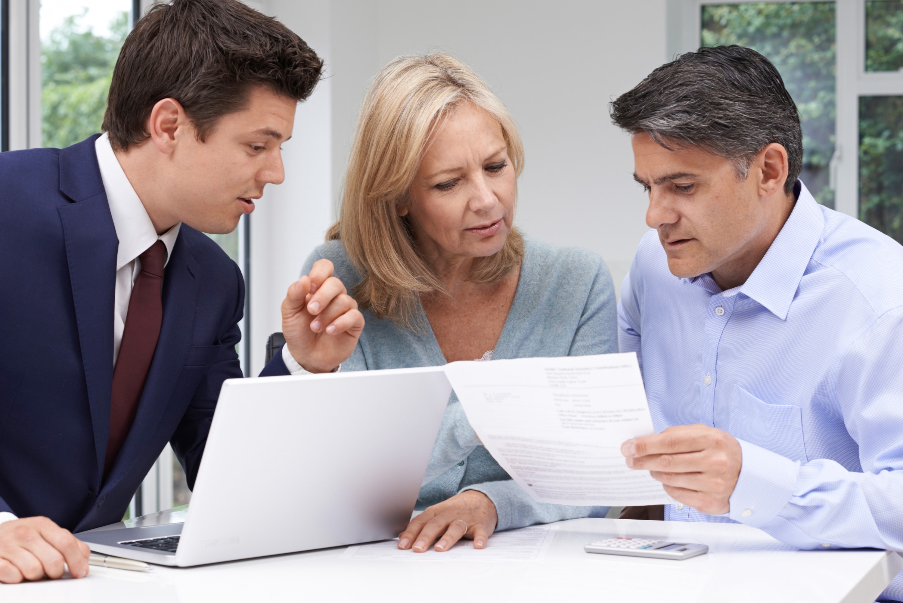 How to Find & Choose a Financial Advisor - 7 Things to Consider