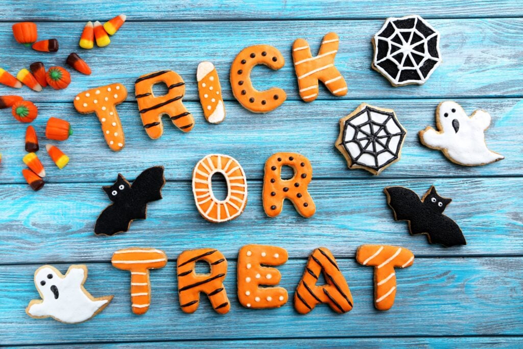 17 Tips to Save Money on Halloween Candy for Trick-or-Treating