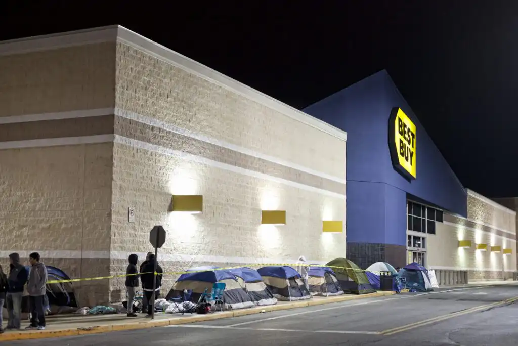 Camping in Line for Black Friday Shopping? – 11 Essential Supplies You’ll Need