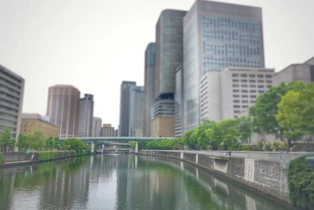 6 Factors to Consider Before Buying Real Estate