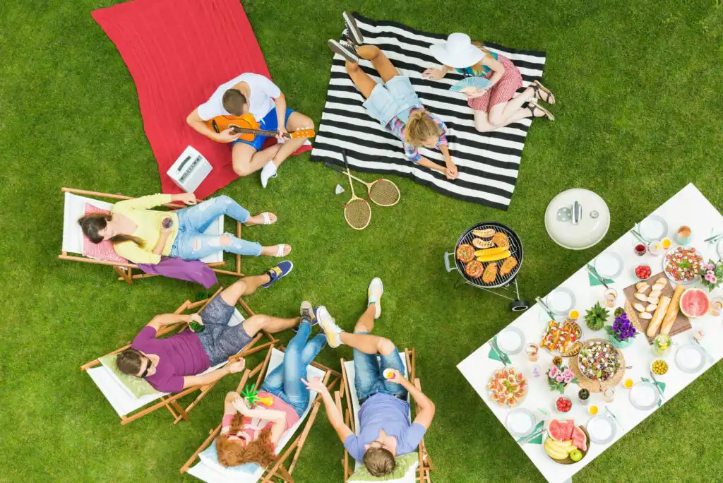 How to Host a Summer BBQ Party at Home on a Budget