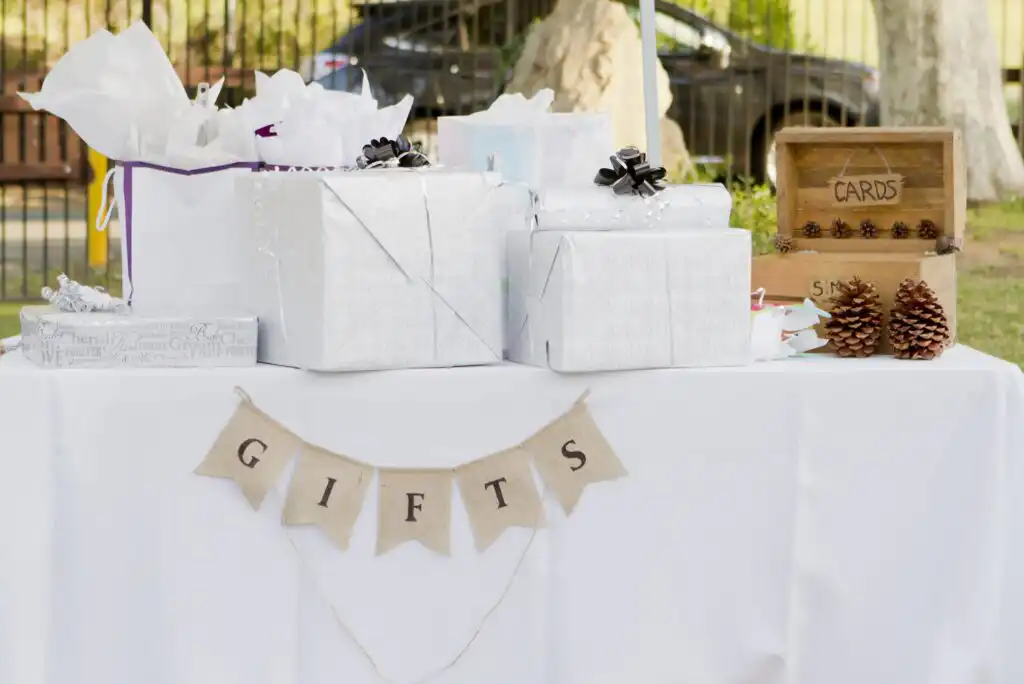 Tips for Your Wedding Gift Registry & Etiquette Checklist